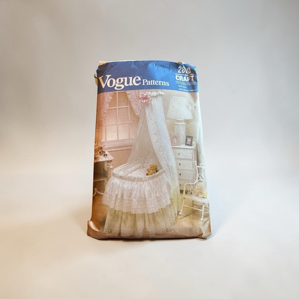 BASSINET Skirt, Liner, Curtain, Comforter Vogue 2869 Sewing Pattern UNCUT ©1987